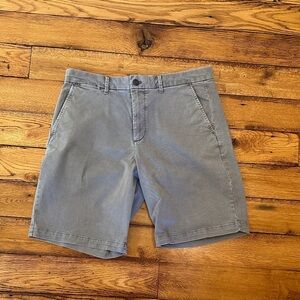 GAP MENS GRAY 10 INCH SHORTS WITH BUTTON BACK POCKETS SIZE 33 WAIST
